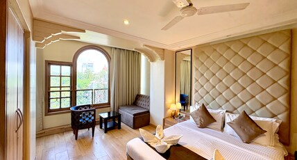 Gulf Hotel Colaba Room Type - Executive Triple With Window