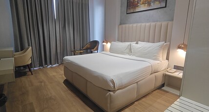 Sapna Clarks Inn - Lucknow Room Type - Executive AC room with King Bed
