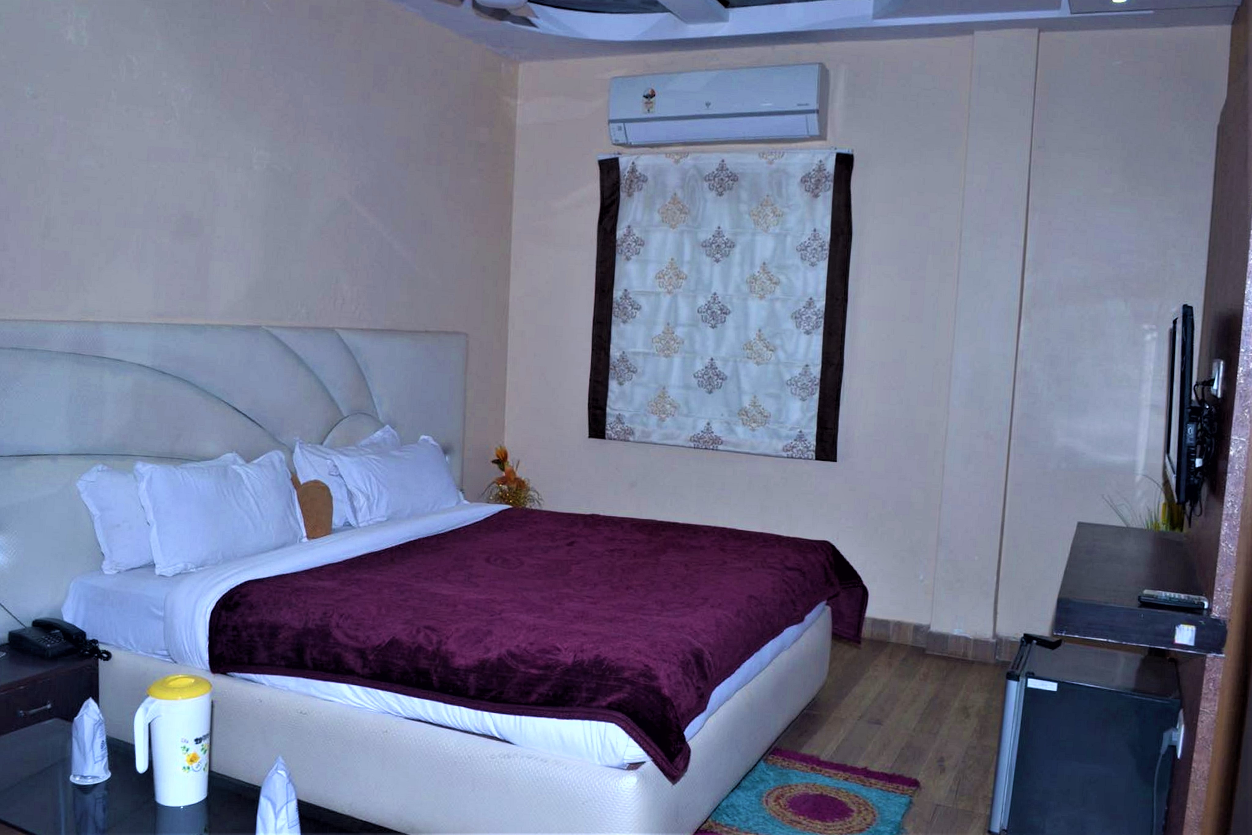 Hotel Shimon Inn - Tap to explore photos