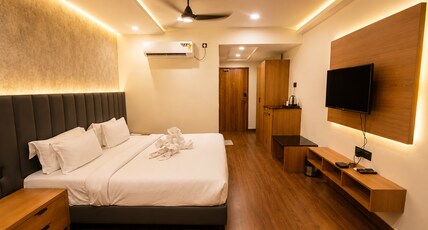 The Saffron Hotel Room Type - Deluxe Room