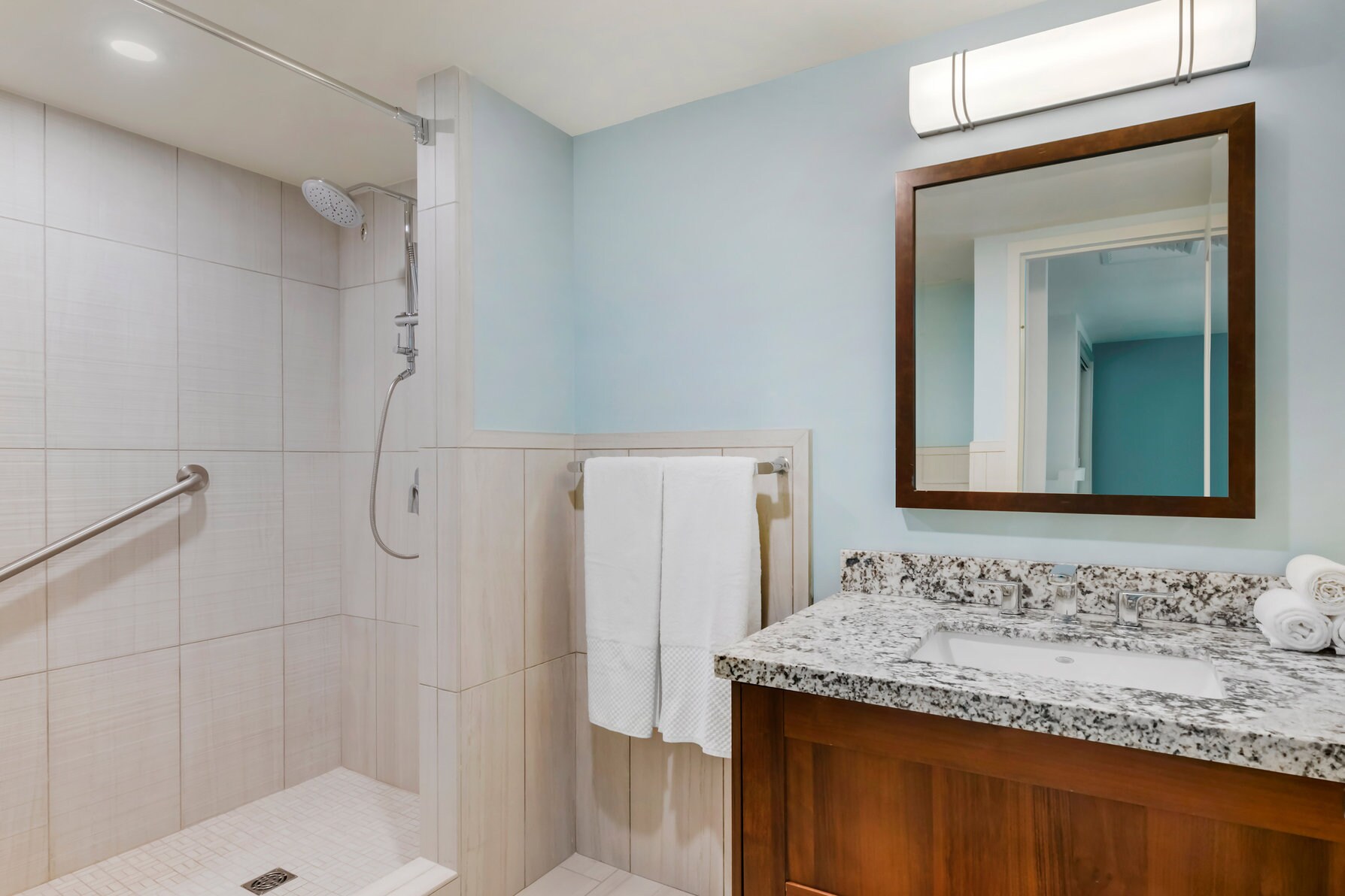 Hilton Vacation Club Royal Palm St. Maarten - Tap to explore photos