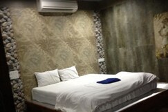 HOTEL GREEN GYANSONS