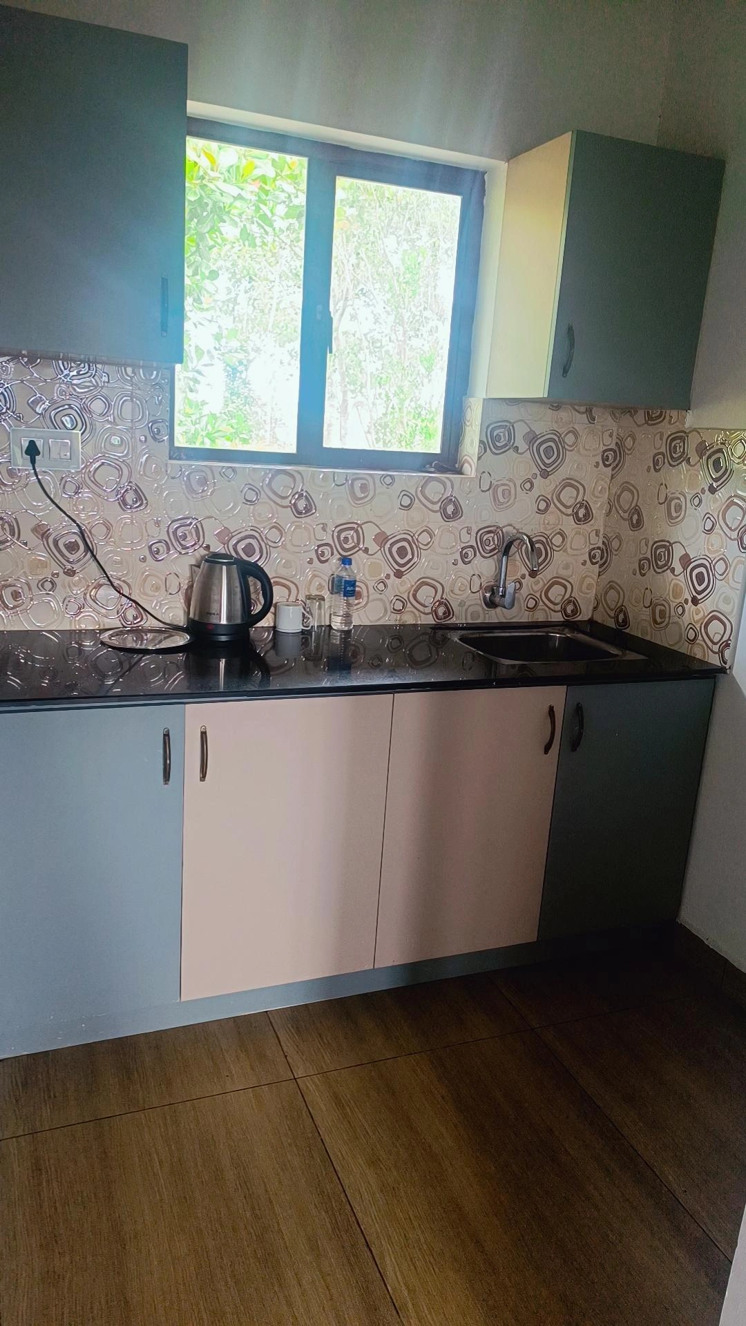 Magic Mountain View - Tap to explore photos