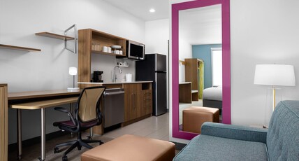 Home2 Suites by Hilton Phoenix Downtown Room Type - 1 KING BED STUDIO