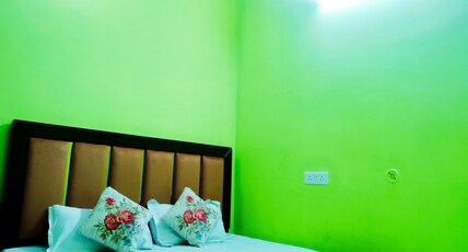 Om Sadan Paying Guest House Ayodhya Dhaam Room Type - 101 Triple Bed Room