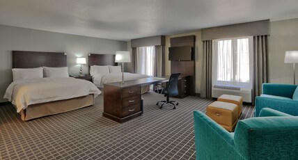 Hampton Inn & Suites by Hilton Albuquerque Airport Room Type - 2QN STDO MIC FRIDG WTBR NS