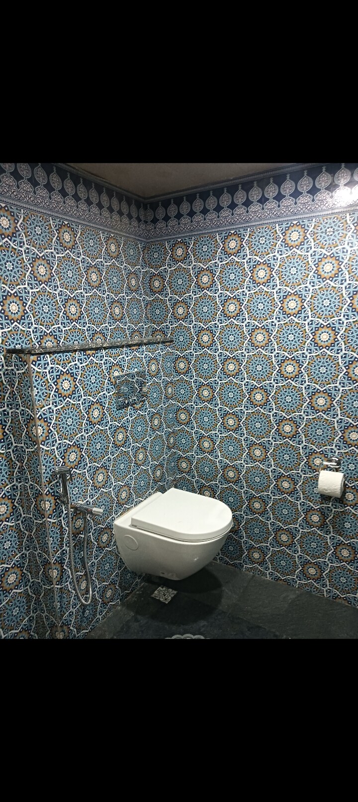 White Guest House - Tap to explore photos