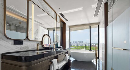 Hilton Changshu Room Type - KING PREM SUITE LAKE VIEW