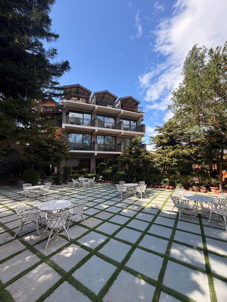 Kasauli Castle Resort - Tap to explore photos