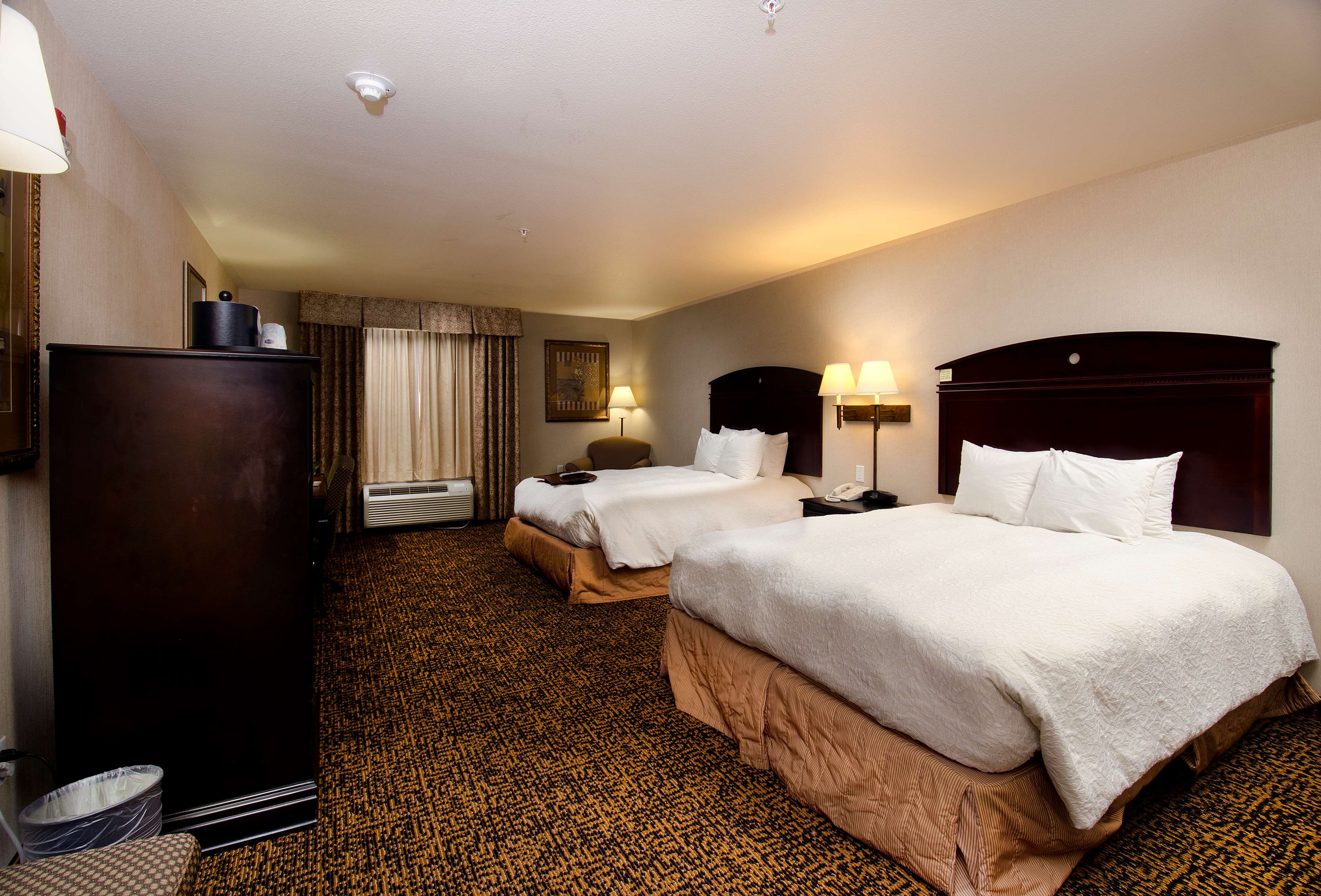 Hampton Inn & Suites by Hilton Gallup - Tap to explore photos