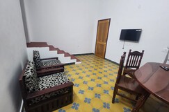 Leaf colour homestays