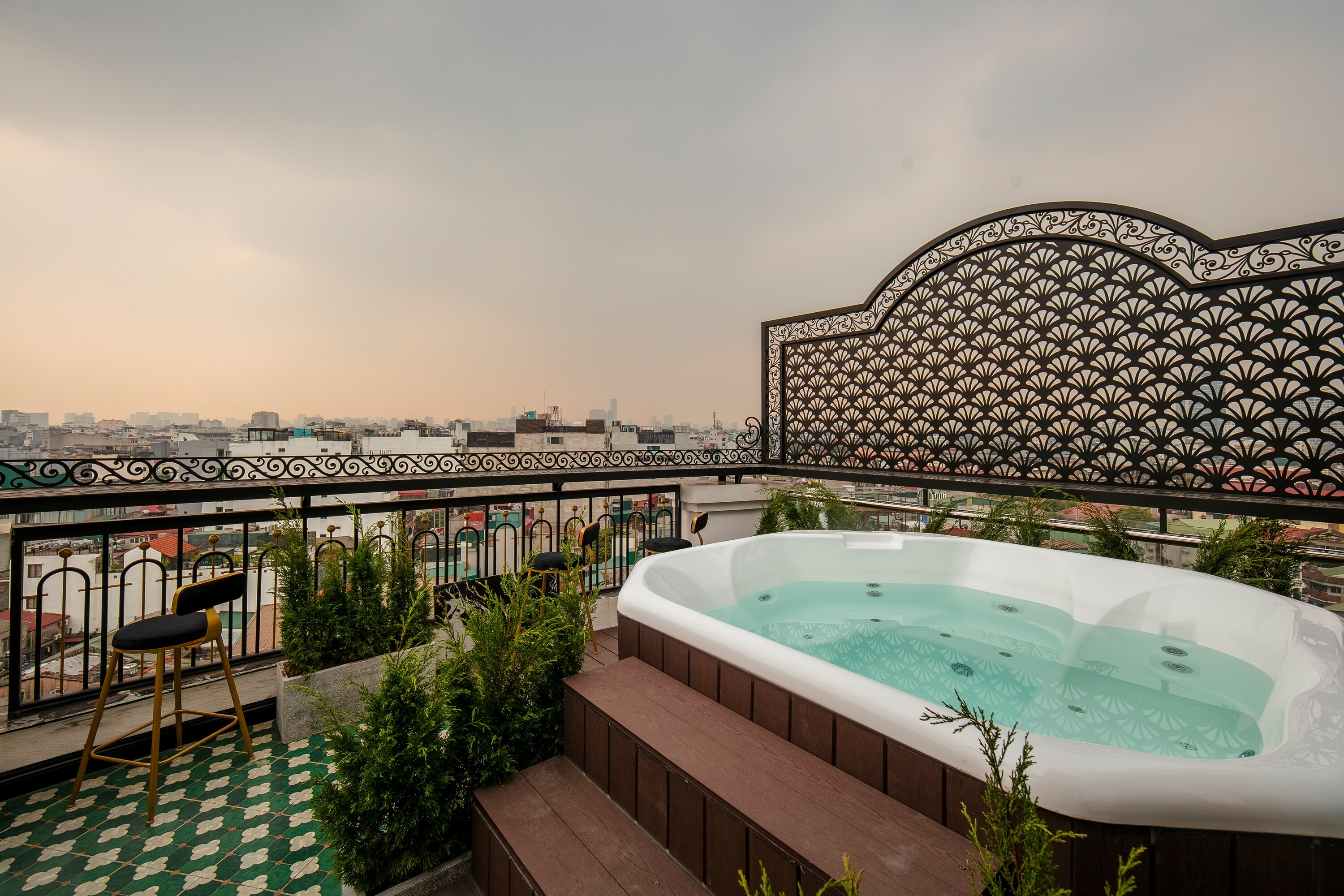 Hanoi Plaza Suite Hotel And Spa - Tap to explore photos