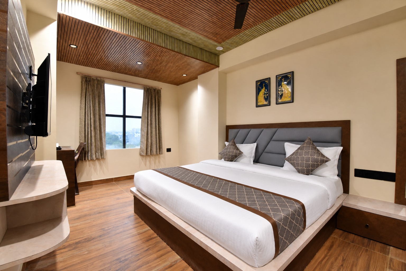 Hotel luxora Suites - Tap to explore photos
