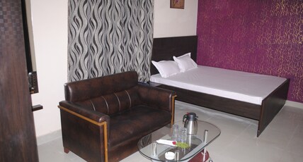 Hotel Surya Room Type - Deluxe Room