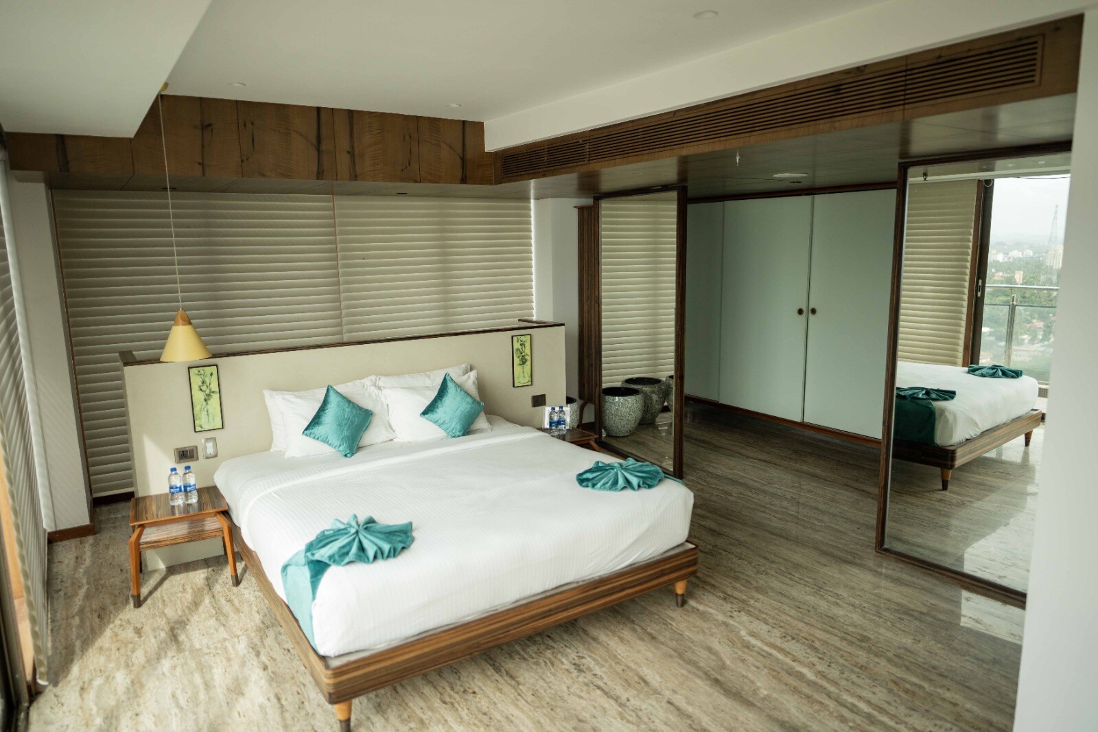 22nd Floor Luxe Sea-View - Marine Drive Penthouse by Niotel - Tap to explore photos