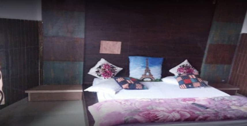 Hotel Amba - Tap to explore photos