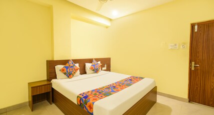 FabHotel Nakshatra Grand - Nr LB Nagar Metro Station Room Type - Deluxe Room