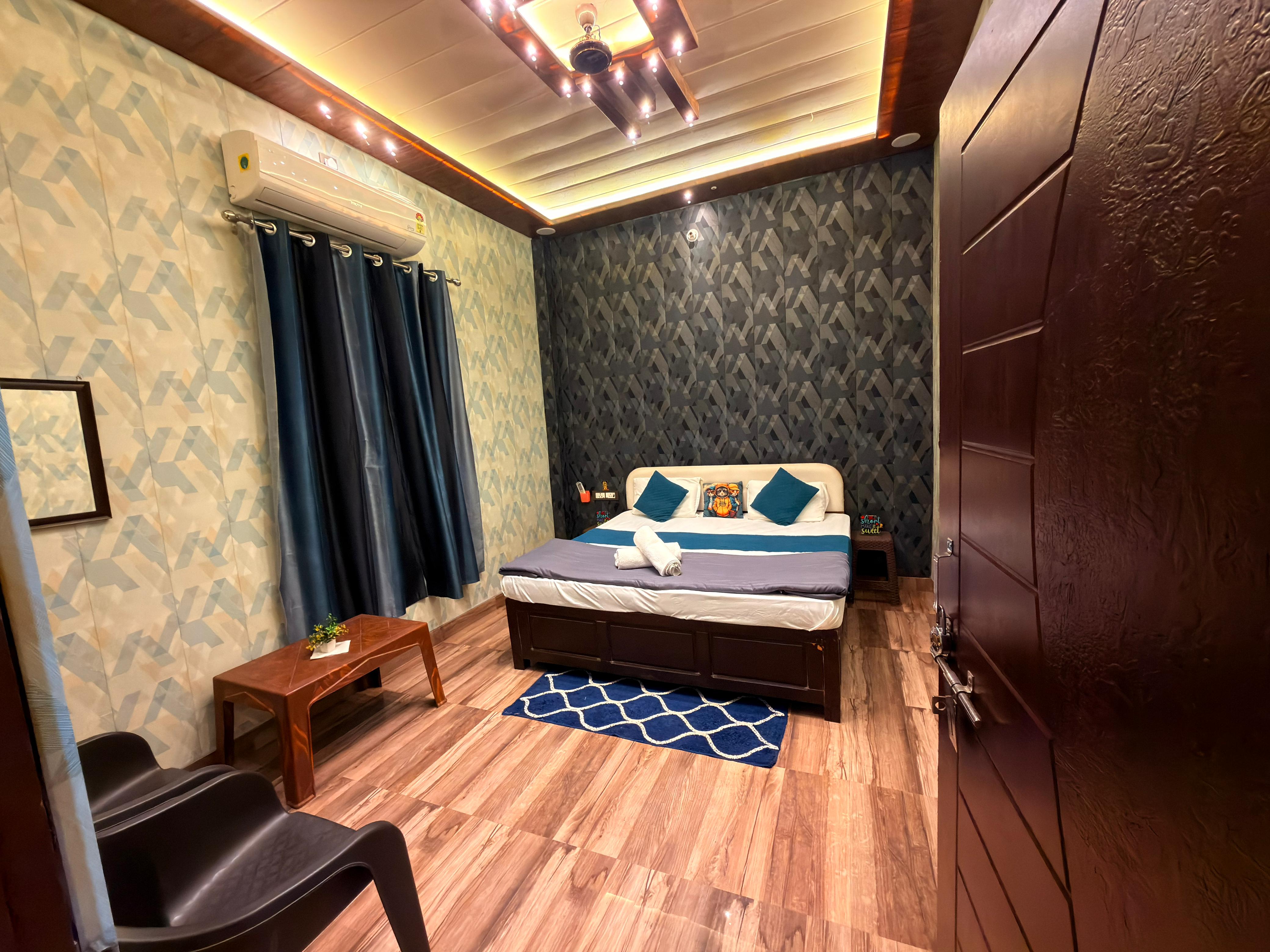 Shri Vinayak Guest House | 500m from Ram Temple - Tap to explore photos