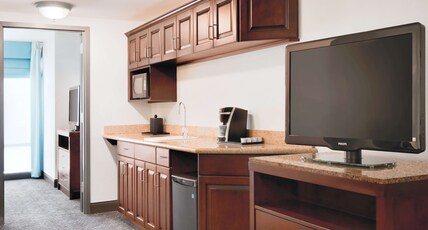 Hilton Garden Inn Worcester Room Type - 1 KING BED 1BDRM SUITE