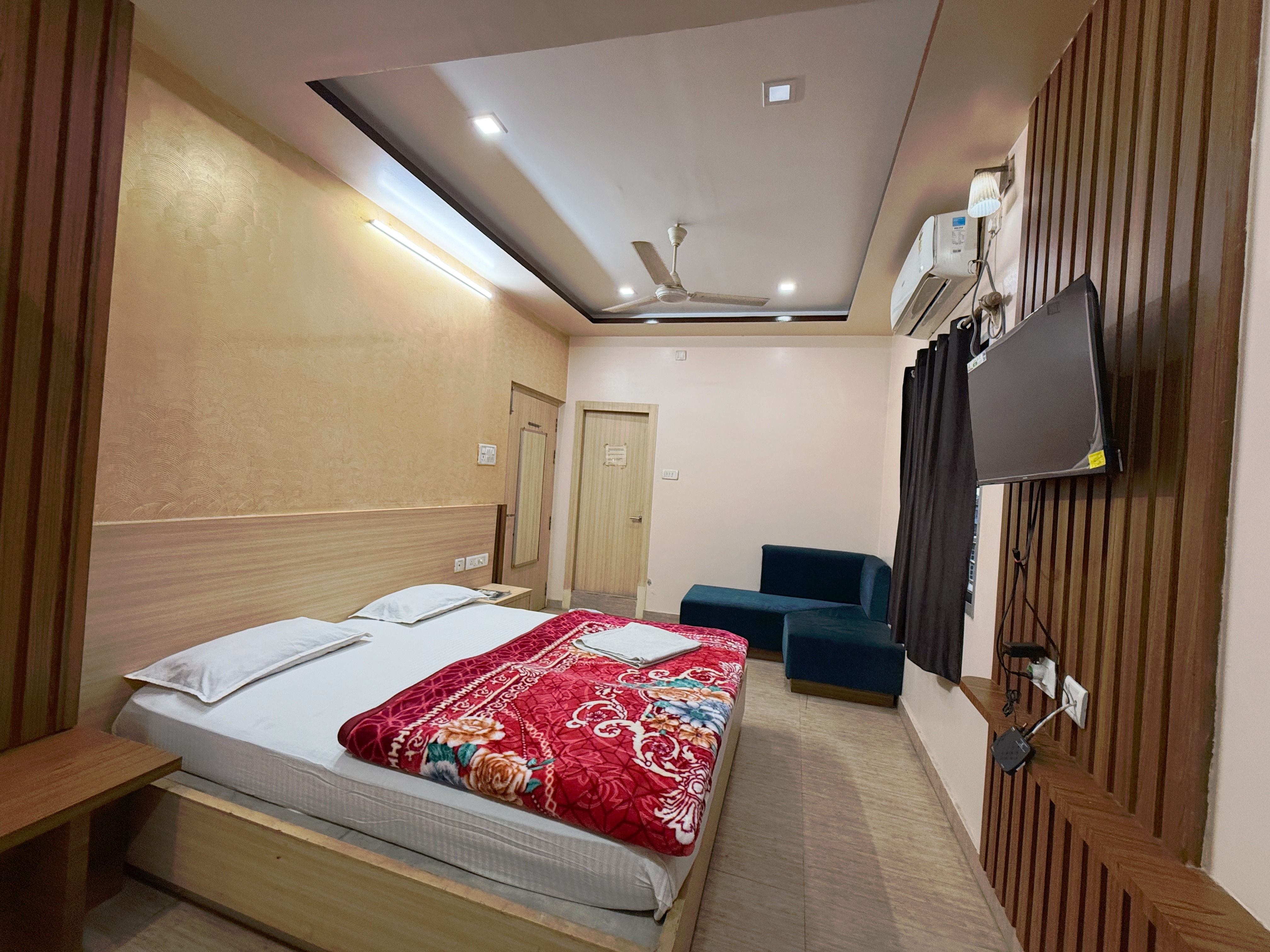 HOTEL BALAJI INTERNATIONAL FORBESGANJ - Tap to explore photos