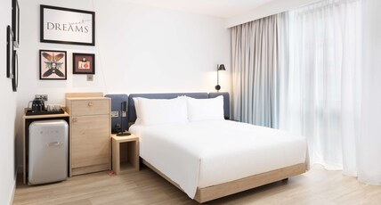 Hampton by Hilton Rochdale Room Type - QUEEN ACCESSIBLE ROOM