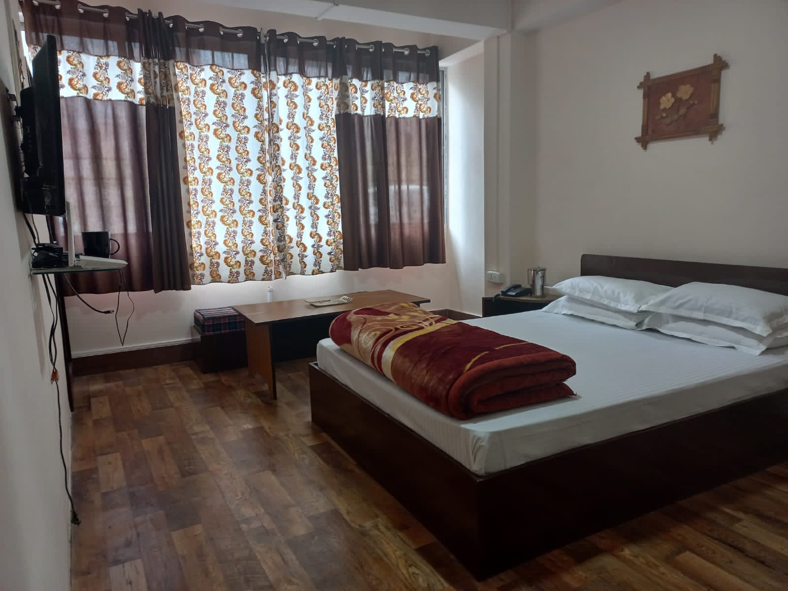 Hotel Jade - Tap to explore photos