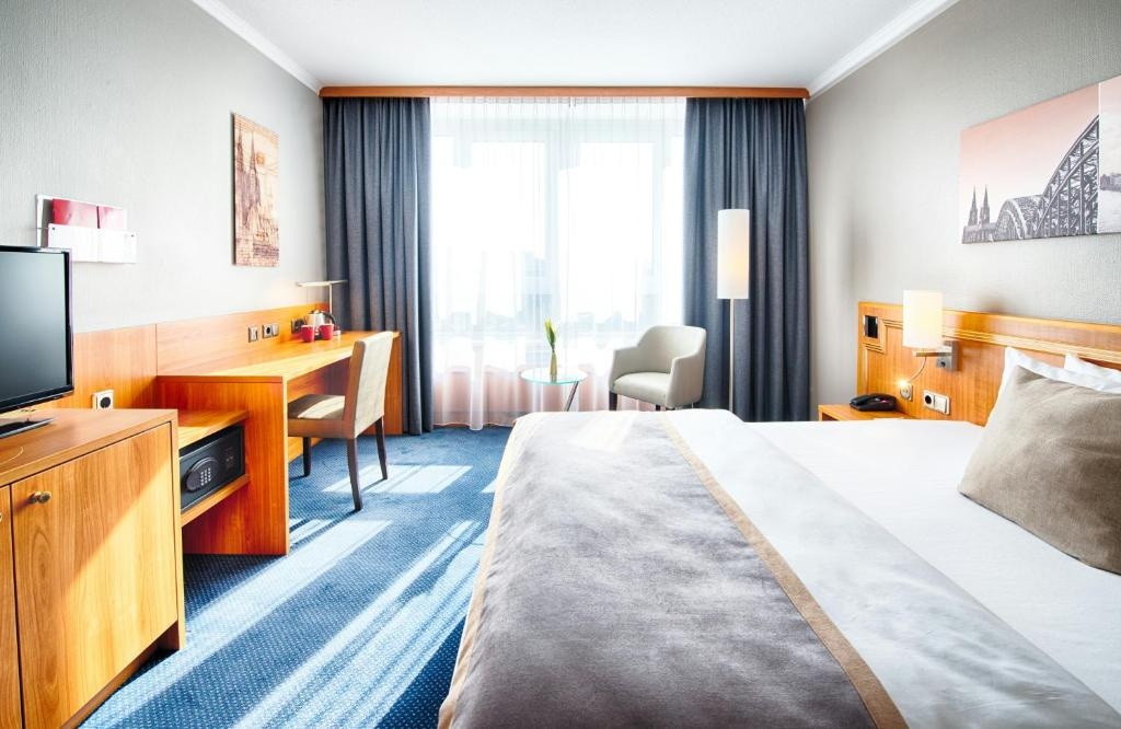 Leonardo Hotel Köln Bonn Airport - Tap to explore photos