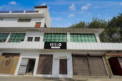 Super Hotel O Sultanpur Railway Junction Formerly Sanskar Marriage Lawan