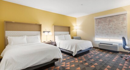 Holiday Inn Hotel & Suites WACO NORTHWEST Room Type - 2 Queen Standard Communication Access