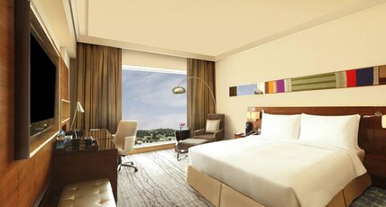 Hilton Chennai Room Type - 1 King Hilton Guestroom with Bathtub