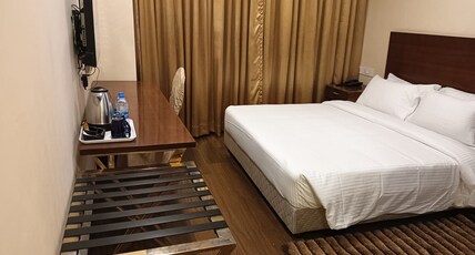 Layalee Grande Room Type - Deluxe Room