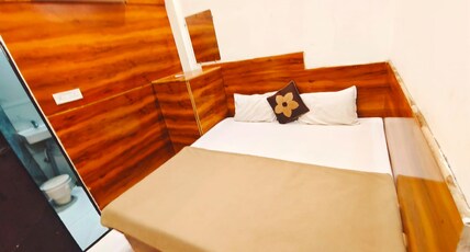 Om Palace Near Mahakaleshwar Mandir Room Type - DELUXE DOUBLE BED NON AC