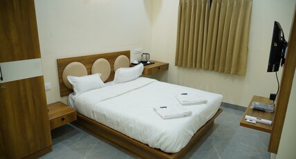 Hotel Vijaya Gardens Room Type - Suite Room