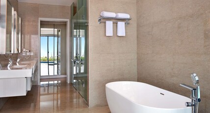 Grand Mercure Lampung Room Type - Private Pool Suite, 1 super king size bed