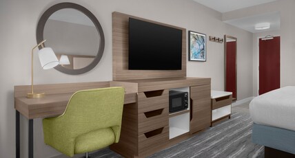 Hampton Inn by Hilton Ithaca Room Type - SPC PRICE KNG BED-NON SMKG