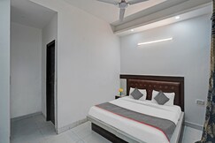 Signature Hotel Noida-62