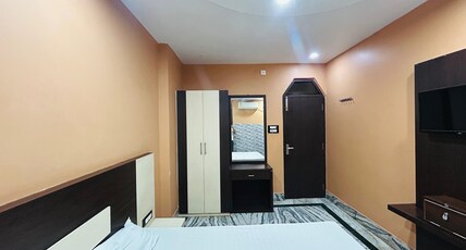 HOTEL MOONLIGHT Room Type - Deluxe Room King Bed