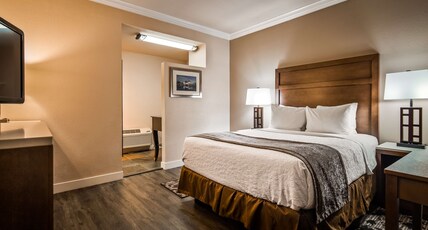 Best Western Bishop Lodge Room Type - 1 Queen Bed, Mobility Accessible, Walk In Shower, Non-Smoking, Continental Breakfast Best Western Bishop Lodge Room Type - 1 Queen Bed, Mobility Accessible, Walk In Shower, Non-Smoking, Continental Breakfast