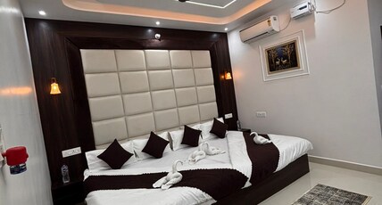 Ram Gharana Palace Room Type - Deluxe AC (Attached Bed) Family Room