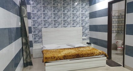 Hotel Radha Niwas Room Type - Deluxe Double