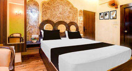 Super OYO Townhouse Varanasi Railway Junction Room Type - Classic