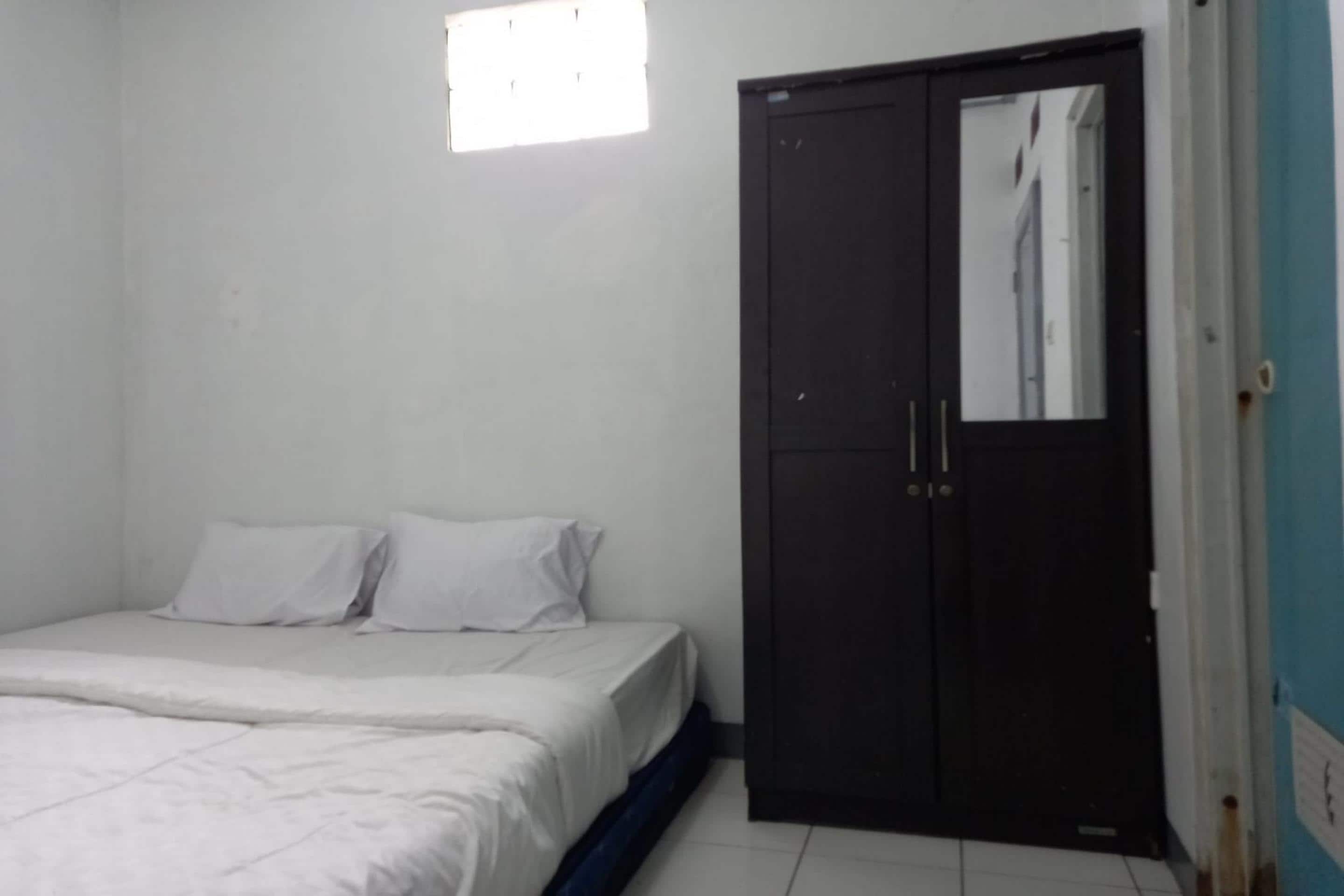 Hotel O Blio Guest House Syariah - Tap to explore photos