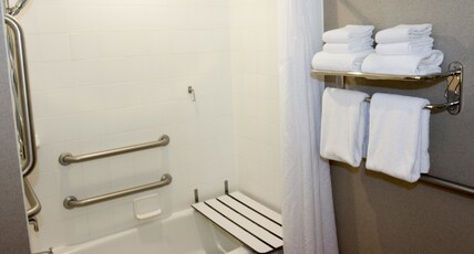 Holiday Inn Express & Suites CHENEY Room Type - 1 King Bed Standard Comm Access Tub