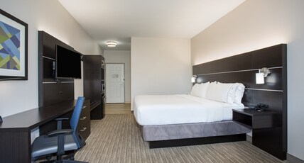 Holiday Inn Express Hotel & Suites Fort Collins Room Type - 1 King Bed Standard