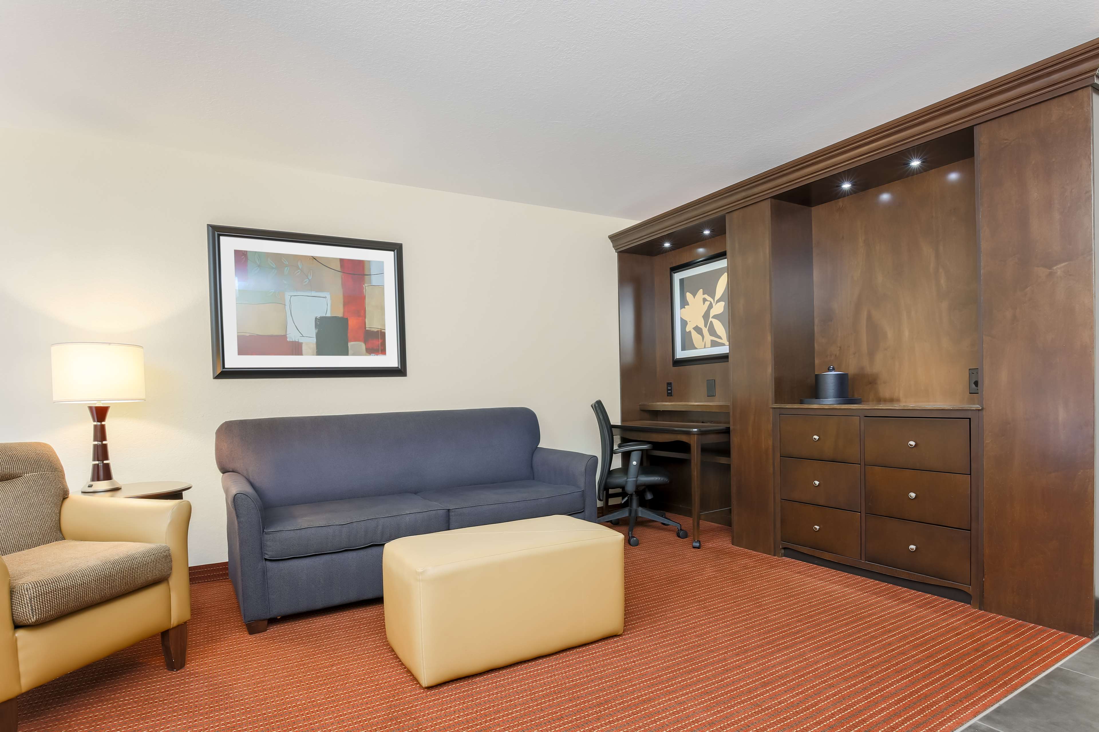 Hampton Inn by Hilton Champaign/Urbana - Tap to explore photos