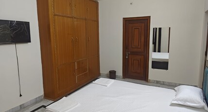 Radhika Dham Home Stay Room Type - Deluxe Double Room