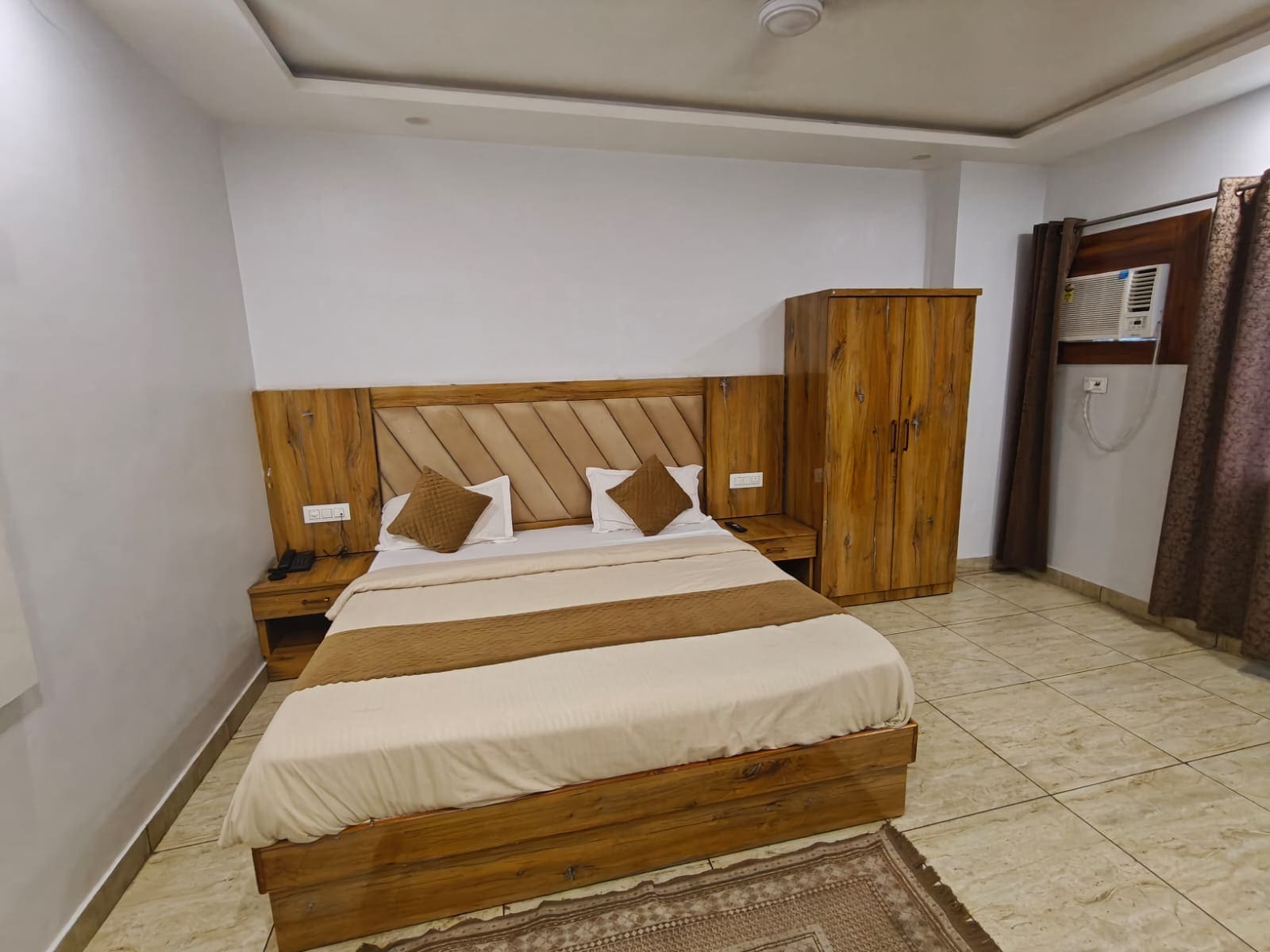 Hotel Gouri Shanker - Tap to explore photos