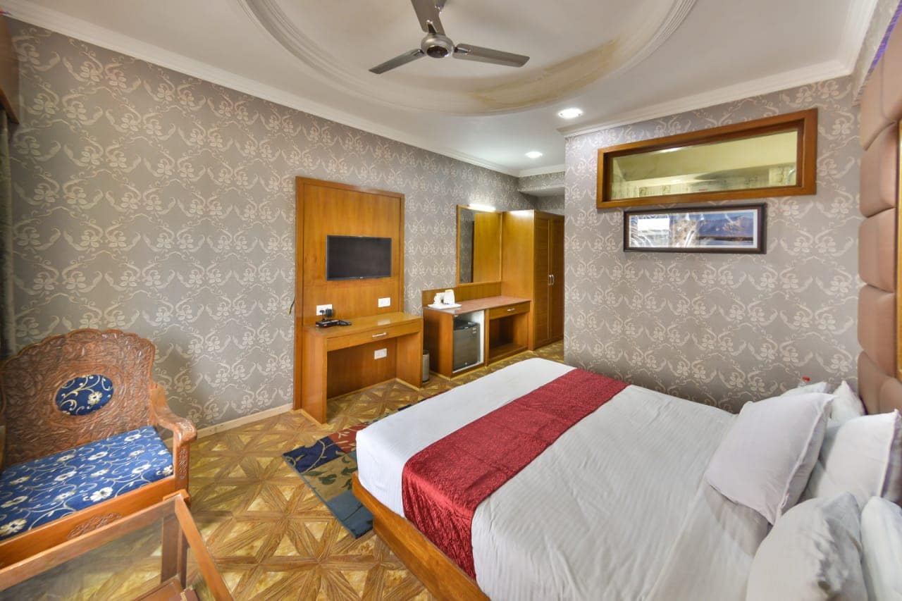 Hotel Kashmir Residency - Tap to explore photos