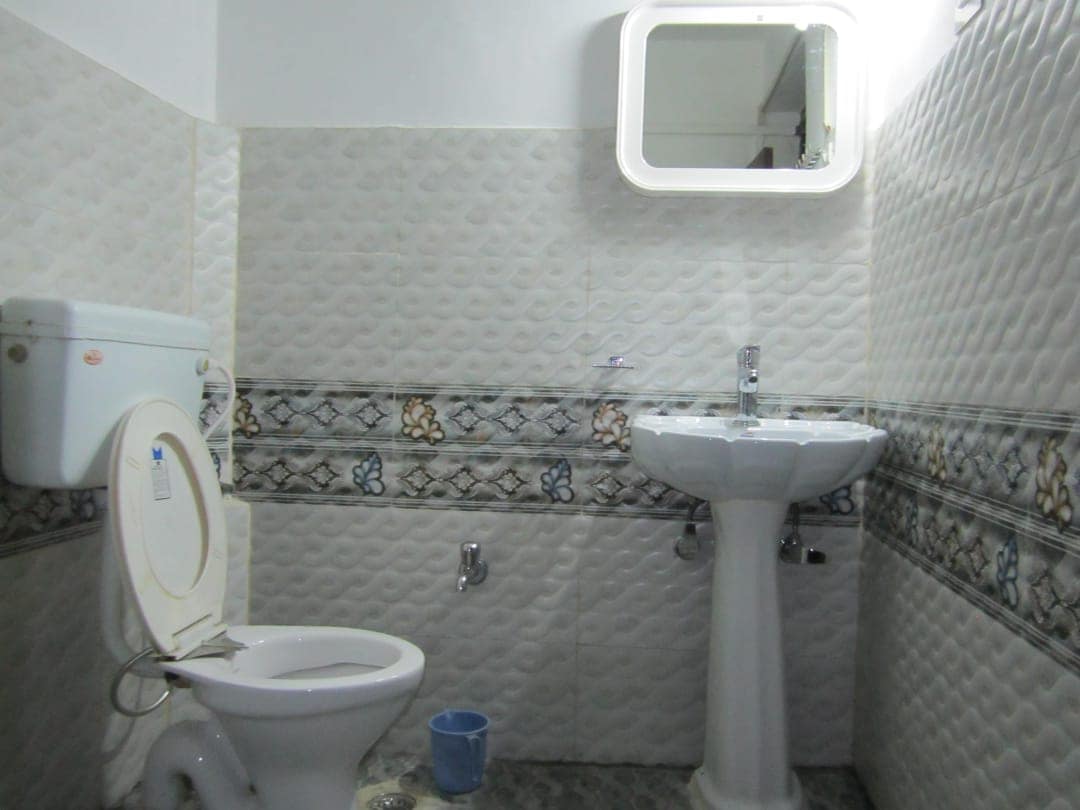 Hotel Embassy - Tap to explore photos