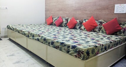 Abode Homestay Room Type - Superior Family Room with AC